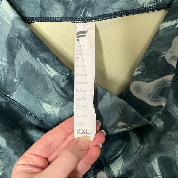 Fabletics green paint swirl size XXL - Picture 4 of 5